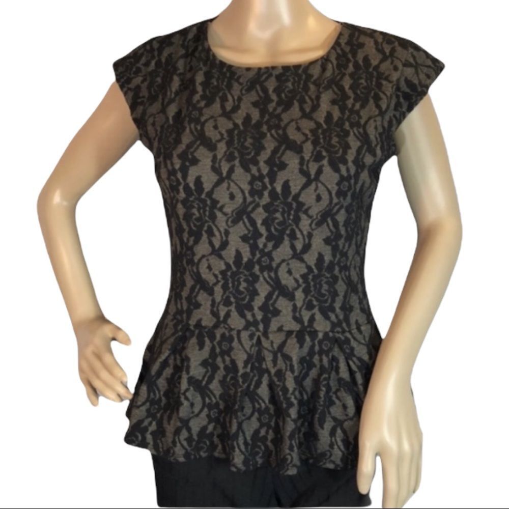 Big Strike Floral Applique Cap Sleeve Peplum Top M